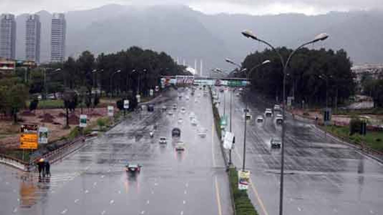 Heavy rain in Islamabad and Rawalpindi with water accumulating in low-lying urban areas