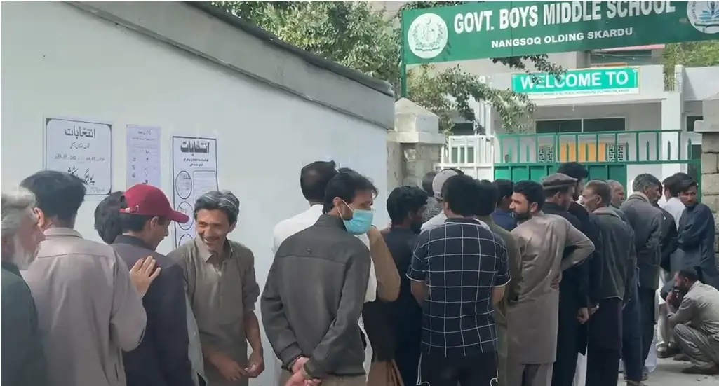 Voting Continues in Gilgit-Baltistan as PML-N and PPP Supporters Clash Outside Polling Station Gilgit