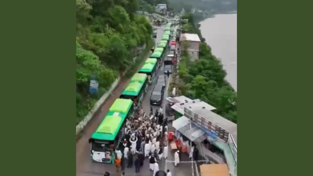 Nawaz Sharif’s Promise Fulfilled as Maryam Nawaz Sends 10 Electric Buses to Azad Kashmir Ten modern electric buses gifted by the Punjab government arrive in Azad Kashmir.