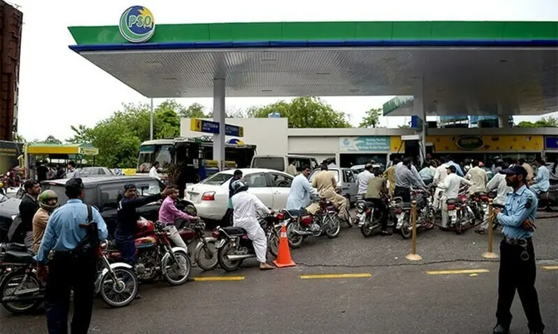 Pakistan Faces Fuel Crisis? Petrol Dealers Reveal 50% Supply Cut, Warn of Worsening Shortages Petrol
