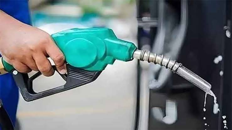 Government Raises Petrol by Rs4.45 Per Litre, Cuts Diesel Price in Latest Fortnightly Review Fuel station in Pakistan displaying updated petrol and diesel prices after the latest government announcement.