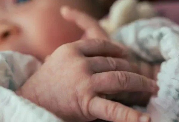 Newborn Twins Found Abandoned in Shopping Bag in Gujrat as Police Trace Mother