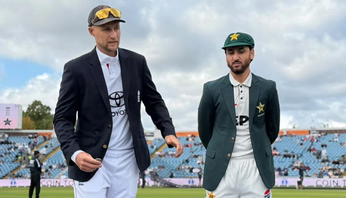 England captain Joe Root and Pakistan captain Salman Ali Agha ahead of the Headingley Test
