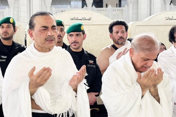 Prime Minister Shehbaz Sharif and Field Marshal Asim Munir perform Umrah in Saudi Arabia during a high-level official visit