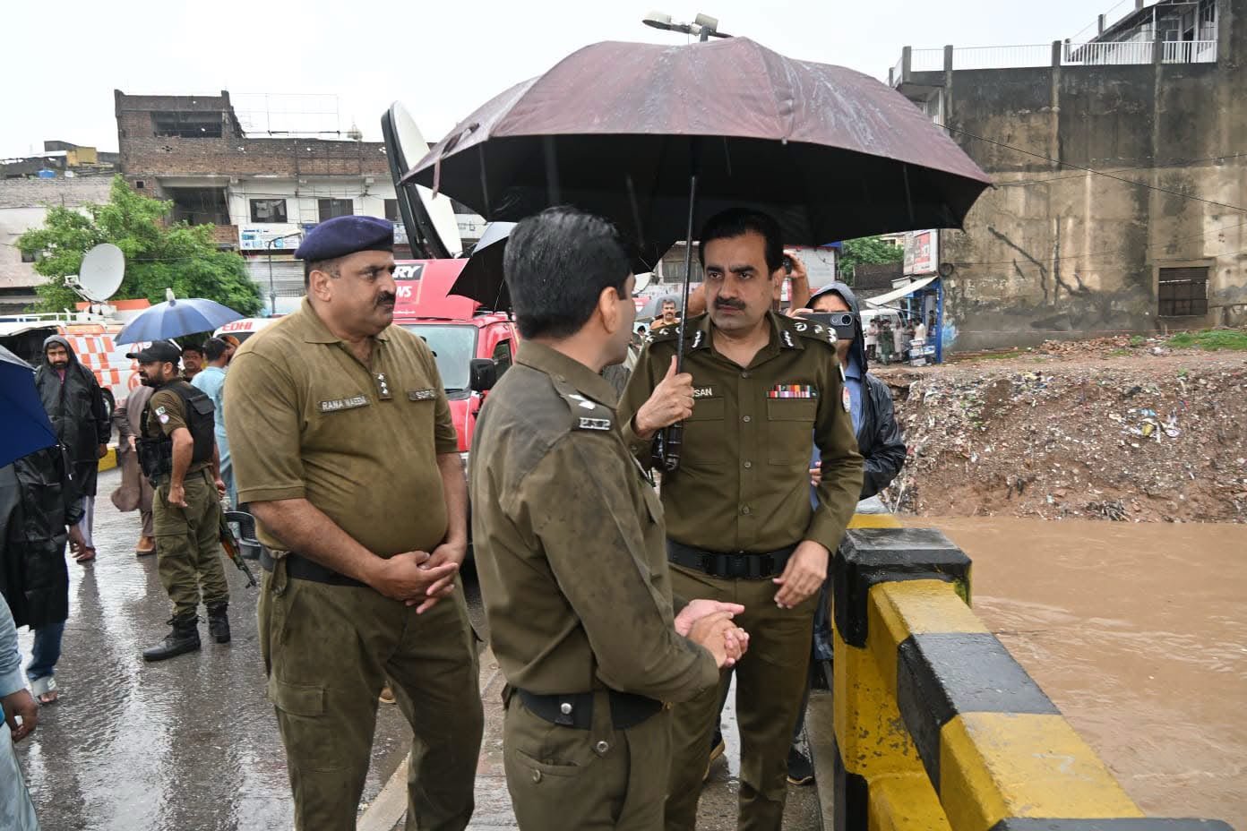 Rawalpindi CPO Hassan Mushtaq Sukhera reviews Nullah Lai water flow during heavy rain