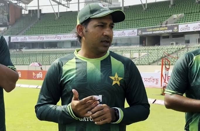 Mike Hesson and Sarfaraz Ahmed linked to Pakistan’s changing Test coaching setup