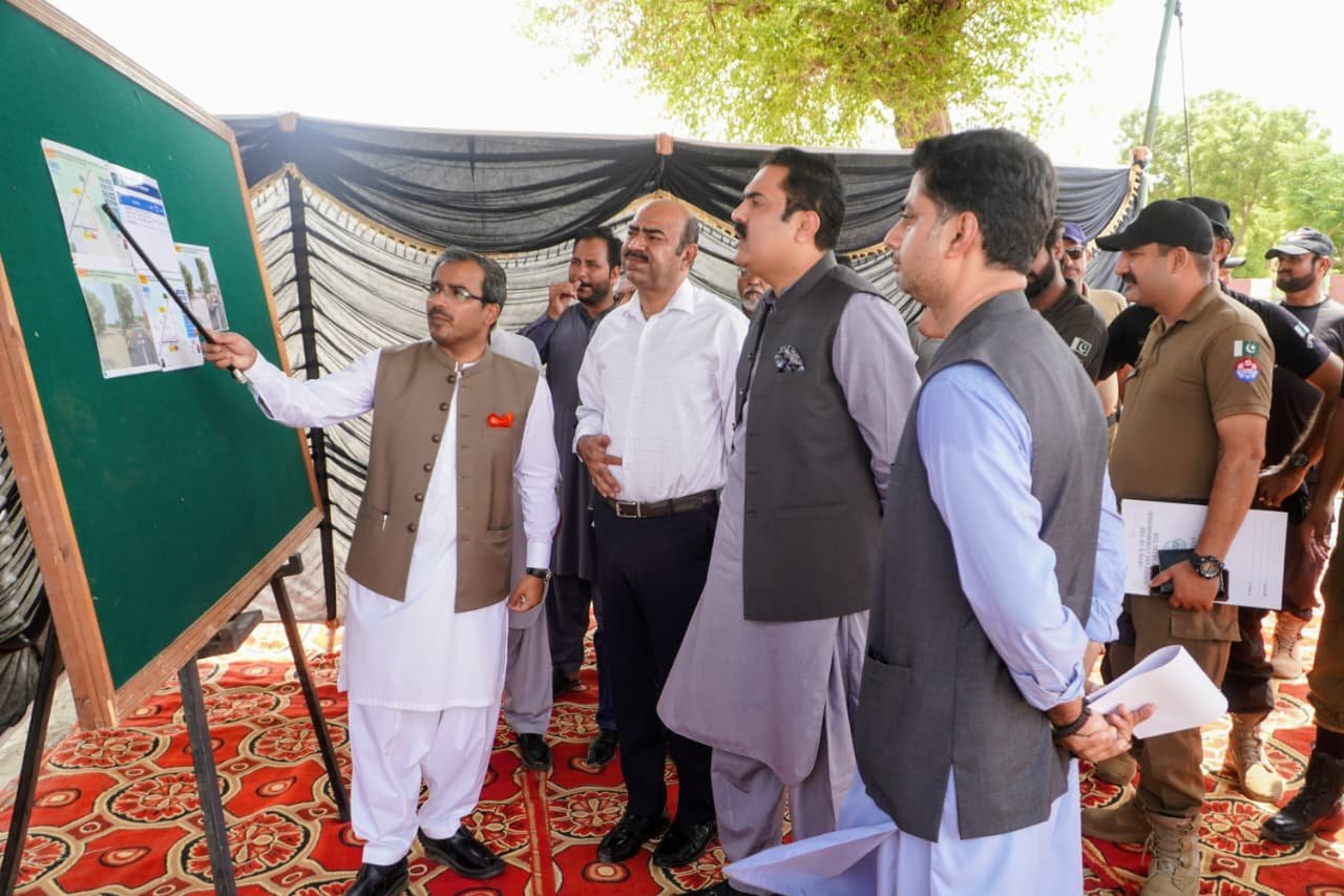Bahawalpur Commissioner Irfan Ali Kathia and Bahawalnagar Deputy Commissioner Syed Muhammad Abbas Shah inspect development projects in the district.