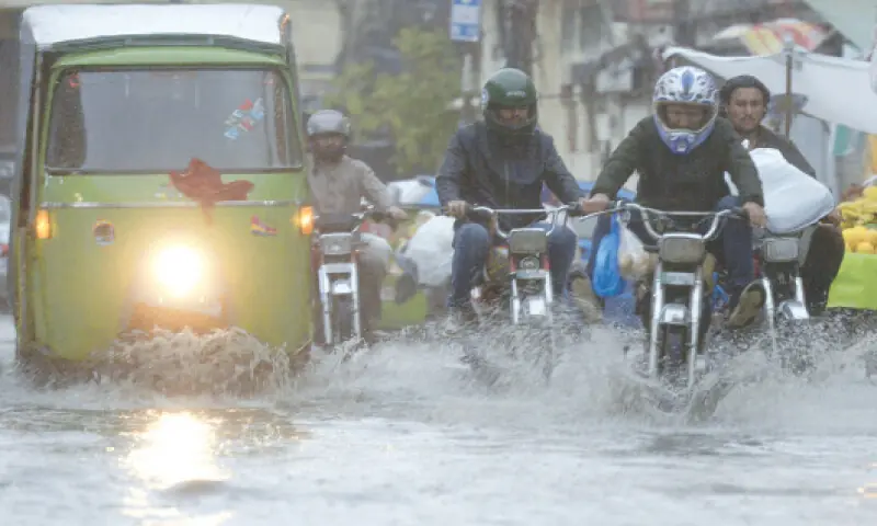 Rainfall in Rawalpindi and Islamabad with water levels being monitored in Katarian and Gawalmandi