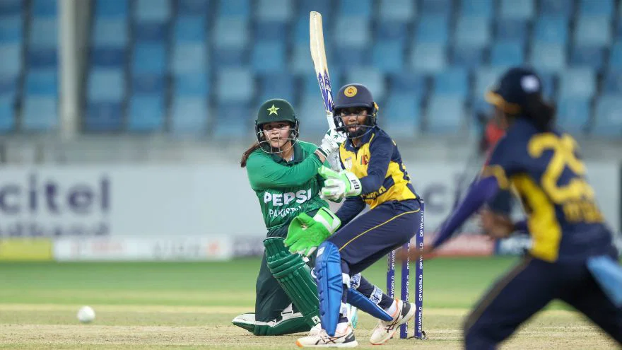 Fatima Sana and Pakistan women’s cricket team during the Women’s T20 Asia Cup semifinal against Sri Lanka