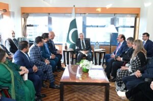 PM Shehbaz Sharif Meets Pakistani Youth Delegation in New York, Invites Ideas for National Development Prime Minister Shehbaz Sharif meeting Pakistani youth delegation in New York