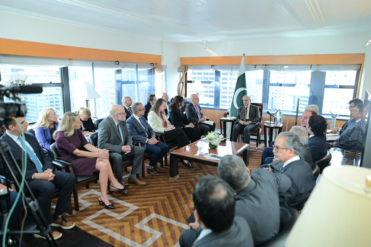 Prime Minister Shehbaz Sharif meets US business leaders in New York to discuss Pakistan’s investment opportunities and economic reforms.