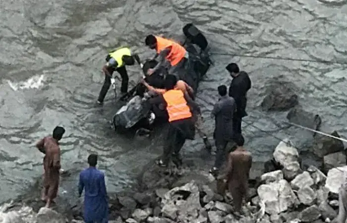 Rescue operation following a vehicle accident involving schoolchildren near the Neelum River in Nagdar Kanari, Azad Jammu and Kashmir.