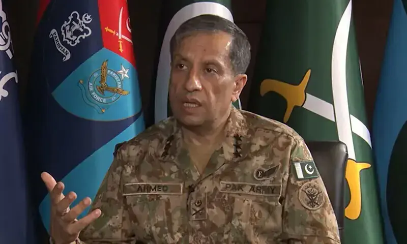 Pakistani military personnel and Saudi security forces during a defence cooperation activity in Saudi Arabia