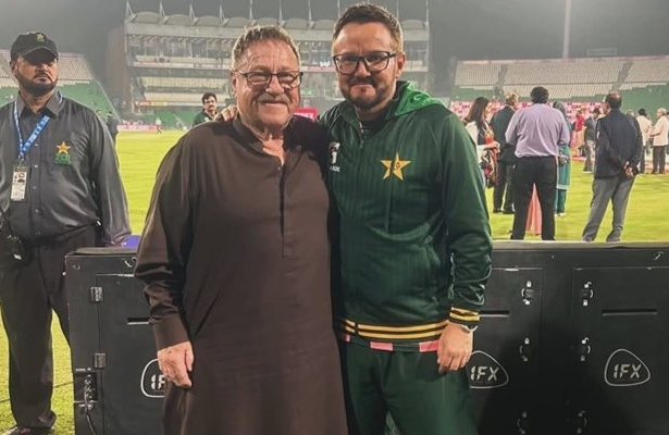 Pakistan cricket head coach Mike Hesson poses for a photograph with his father during his visit to Lahore for the Pakistan-England cricket match.