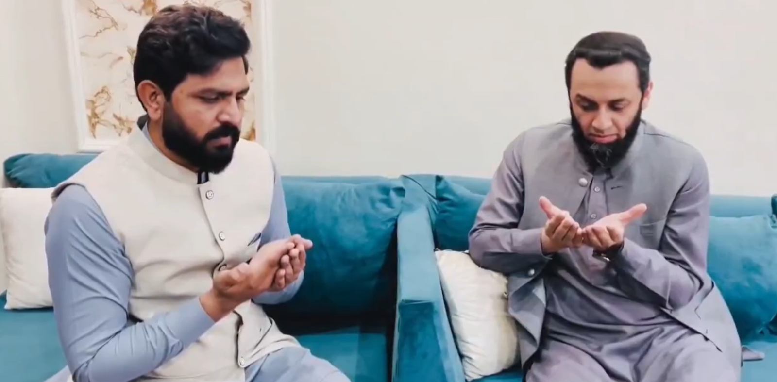Attaullah Tarar visits poet Atif Yasir’s residence to offer condolences over his father’s death.