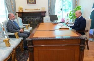 Prime Minister Shehbaz Sharif and Gen. (retd.) Nauman Mahmood in a meeting focused on the Makkah Defence Alliance and Pakistan-Saudi Arabia defence cooperation.