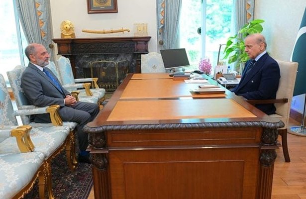 Prime Minister Shehbaz Sharif and Gen. (retd.) Nauman Mahmood in a meeting focused on the Makkah Defence Alliance and Pakistan-Saudi Arabia defence cooperation.