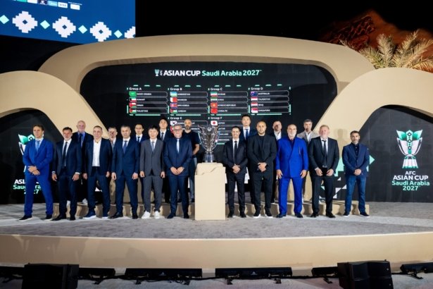 A football stadium in Saudi Arabia representing preparations for the 2027 AFC Asian Cup amid concerns about regional security and a possible postponement.